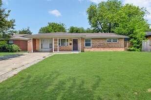 2539 Hillsboro Ave in Dallas, TX - Building Photo