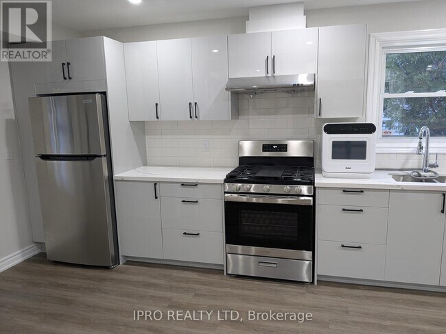 property at 945-945 Vance Crescent