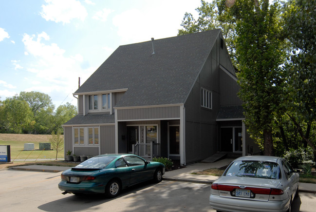 Campus West in Lawrence, KS - Building Photo - Building Photo