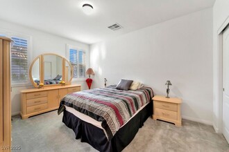 5873 Wildhorse Ledge Ave in Las Vegas, NV - Building Photo - Building Photo