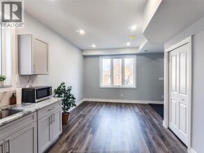 1013-1015 CALIFORNIA AVENUE in Windsor, ON - Building Photo - Building Photo