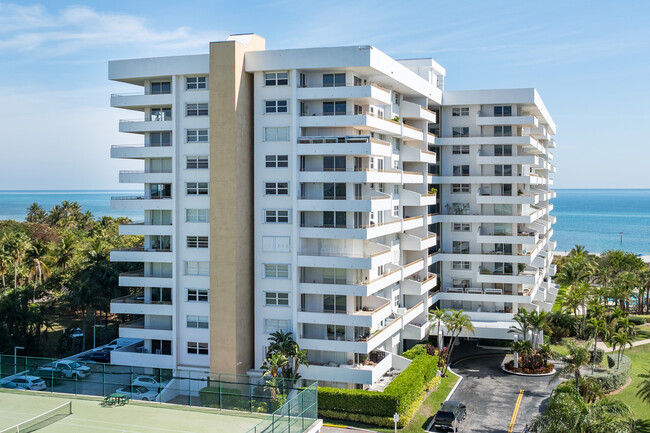 Island Breakers in Key Biscayne, FL - Building Photo - Building Photo