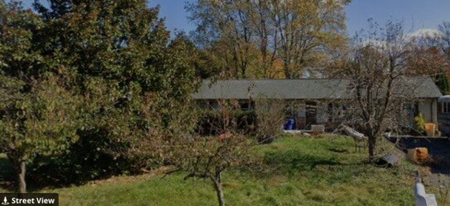 property at 10 Honeybee Ave