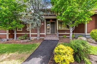 1277 Highland View Loop in Redmond, OR - Building Photo - Building Photo
