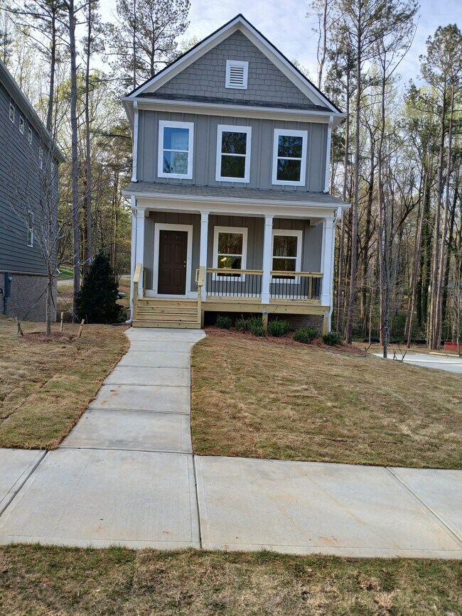 1672 Eagle Dr in Woodstock, GA - Foto de edificio - Building Photo