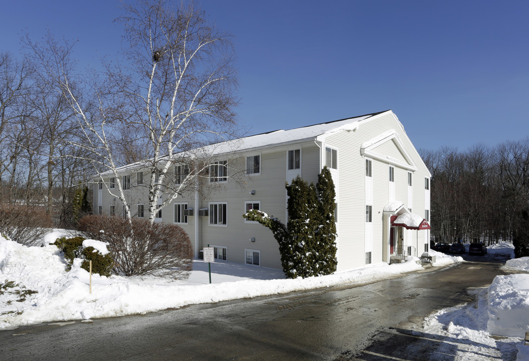 Whispering Meadows in Manchester, NH - Foto de edificio