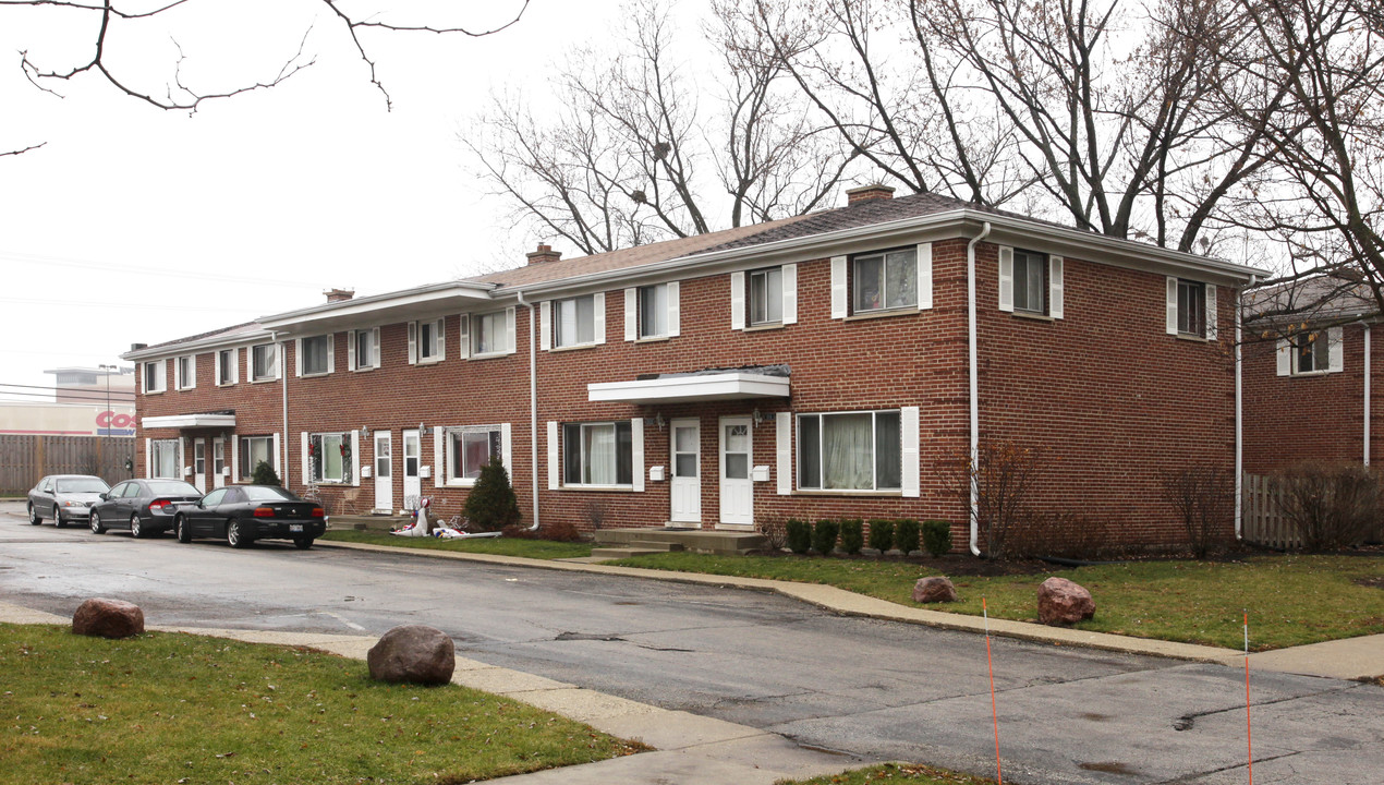 1008-1014 N Boxwood Dr in Mount Prospect, IL - Foto de edificio