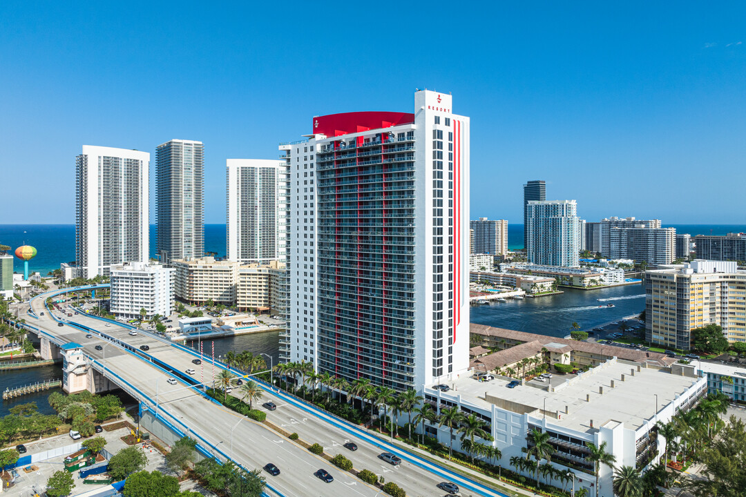 BeachWalk in Hallandale Beach, FL - Building Photo