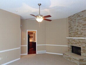 6556 Brickmont Rd in Bartlett, TN - Foto de edificio - Building Photo