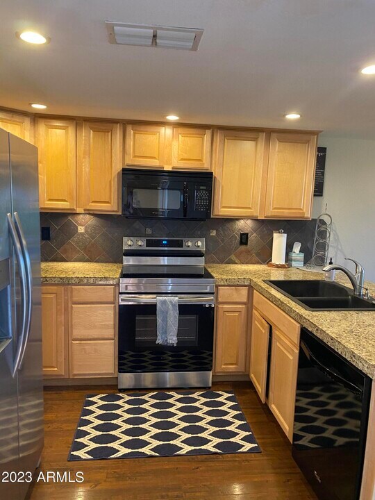 7910 Thomas Rd-Unit -224 in Scottsdale, AZ - Building Photo
