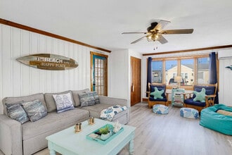 23 Wall St, Unit SI ID1057366P in Hampton, NH - Foto de edificio - Building Photo