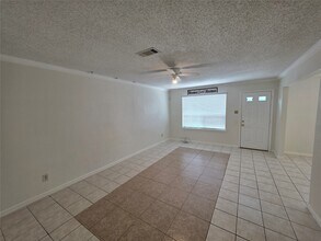 2114 Greenbriar Colony Dr in Houston, TX - Building Photo - Building Photo