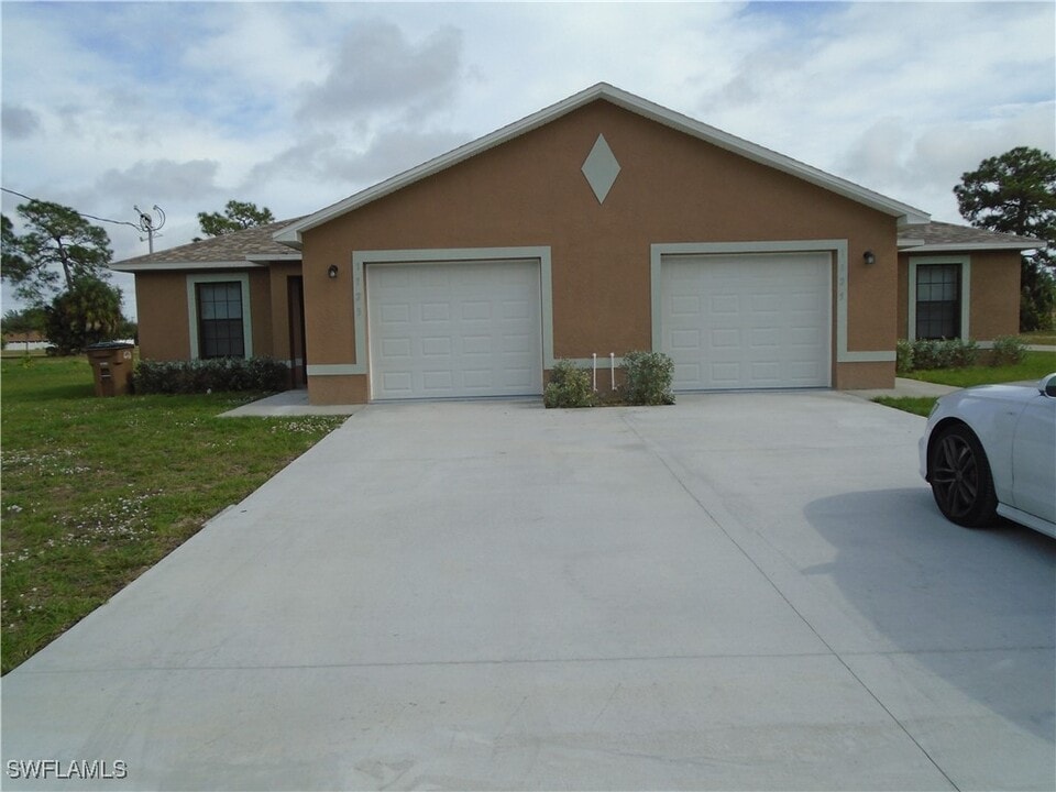 1125 SW 8th Pl in Cape Coral, FL - Building Photo