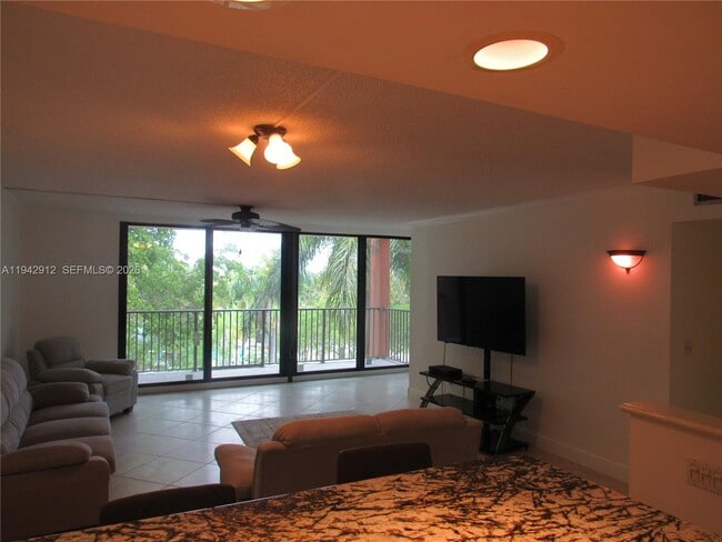 1101 River Reach Dr, Unit 418 in Fort Lauderdale, FL - Foto de edificio - Building Photo