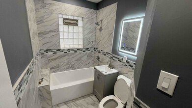 8428 S Rhodes Ave in Chicago, IL - Building Photo - Building Photo