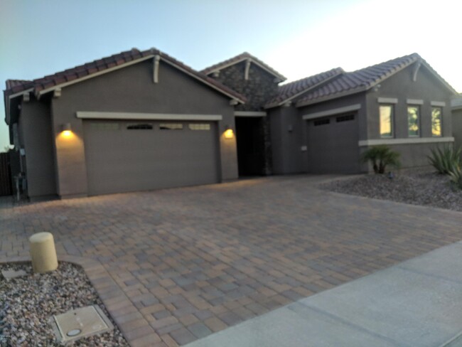 3521 E Desert Broom Dr