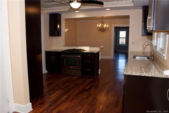 1078 Whitney Ave in Hamden, CT - Building Photo - Building Photo