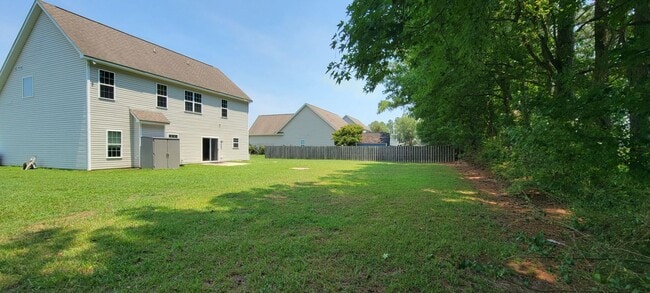 225 Maidstone Dr in Richlands, NC - Building Photo - Building Photo
