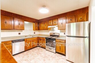 23 Country Club Dr in Manchester, NH - Building Photo - Building Photo