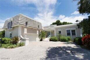 5916 Chanteclair Dr in Naples, FL - Building Photo