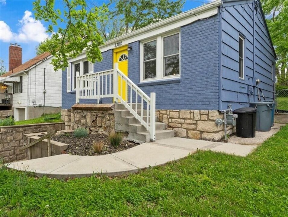 3308 Wood Ave in Kansas City, KS - Building Photo