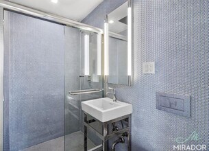 221 E 10th St in New York, NY - Building Photo - Building Photo
