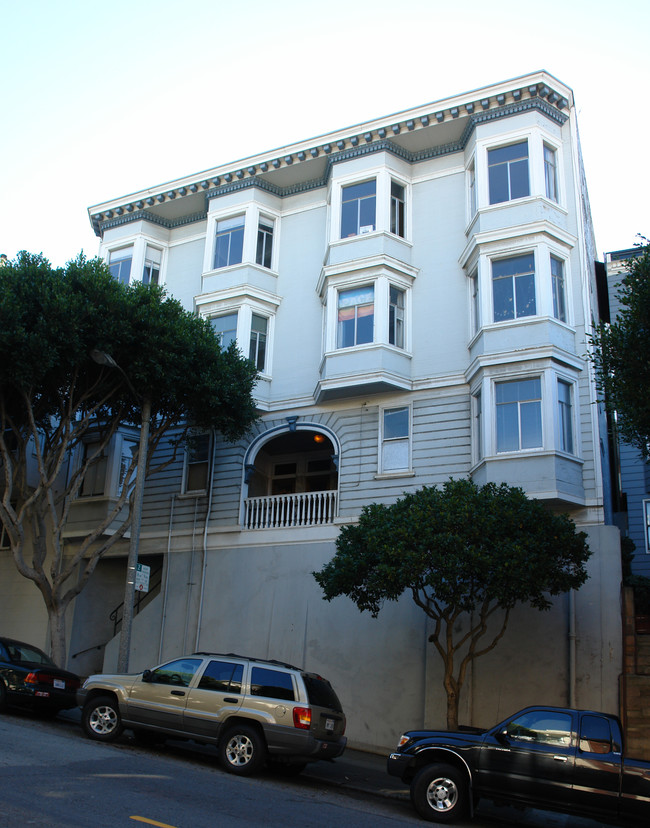 431-443 Lombard St in San Francisco, CA - Building Photo - Building Photo