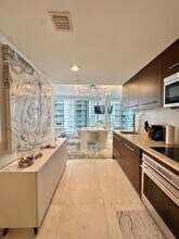 475 Brickell Ave, Unit 3908 in Miami, FL - Foto de edificio - Building Photo