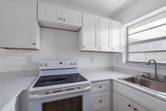 405 W 11th St in Hialeah, FL - Building Photo - Building Photo