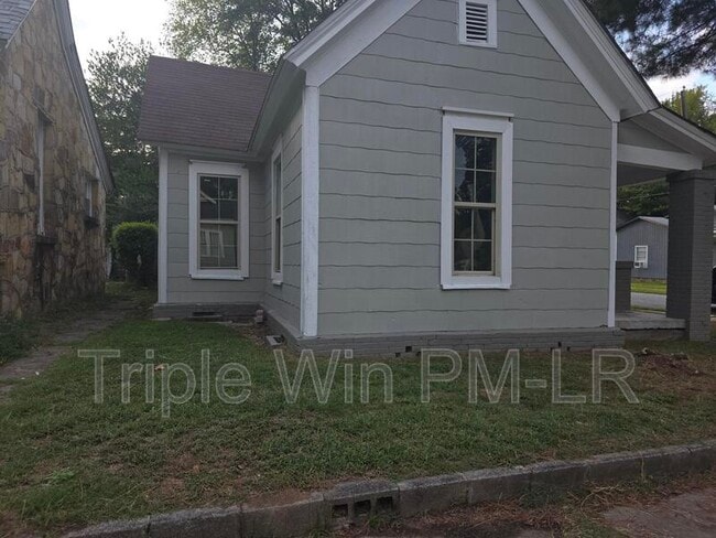 1300 W 10th St in North Little Rock, AR - Foto de edificio - Building Photo