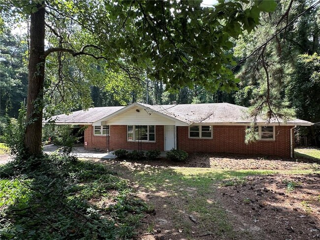 1490 Pine Dr in Atlanta, GA - Building Photo - Building Photo