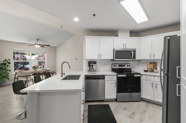 Bradley Park Apartments in Puyallup, WA - Building Photo - Building Photo