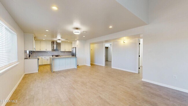 508 Camino De La Rosa Rd in San Elizario, TX - Building Photo - Building Photo