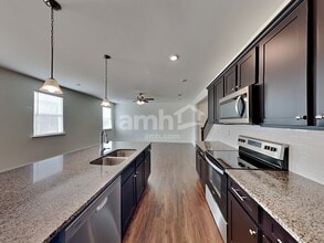 580 Smt Vw Ln in Canton, GA - Foto de edificio - Building Photo