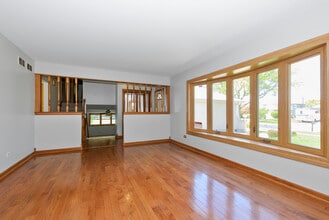 7745 Woodstock Dr in Tinley Park, IL - Building Photo - Building Photo