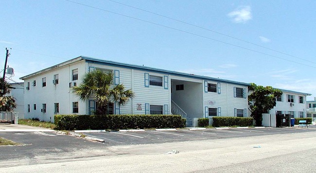 Picture Apartments in Deerfield Beach, FL - Building Photo - Building Photo