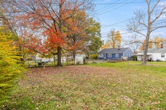 4831 Edsal Dr in Lyndhurst, OH - Foto de edificio - Building Photo