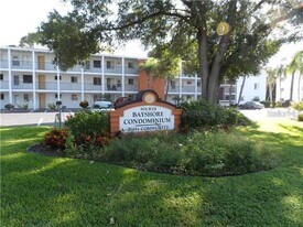 2203 Canal Dr in Bradenton, FL - Building Photo