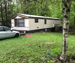 104 Marina Way in Greentown, PA - Building Photo