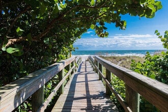 400 S Atlantic Ave in Cocoa Beach, FL - Building Photo - Building Photo