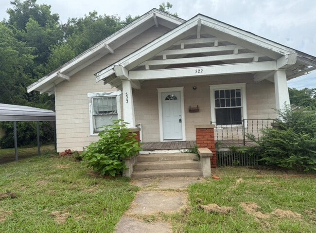 property at 522 E Maple St