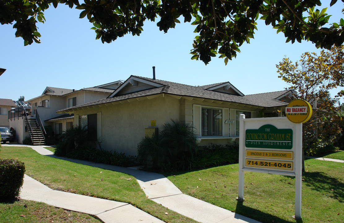 Covington Graham Apartments in Huntington Beach, CA - Building Photo