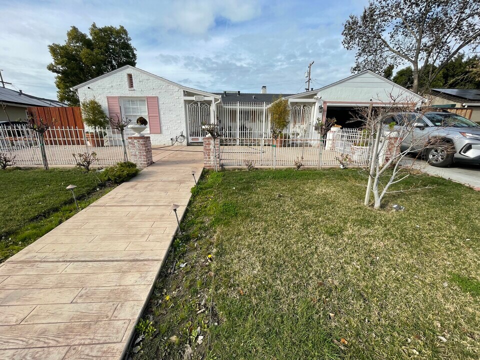 1205 W Benjamin Holt Dr in Stockton, CA - Building Photo