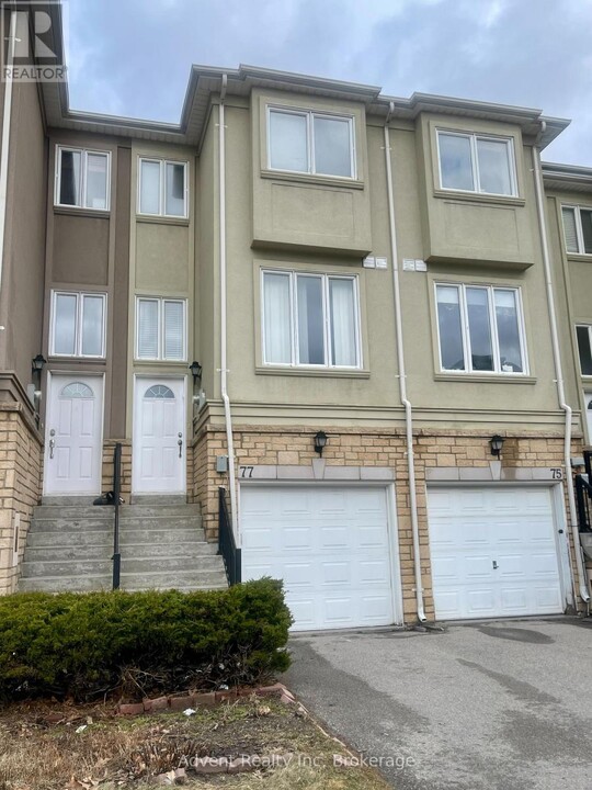 77 Beresford Dr in Richmond Hill, ON - Building Photo