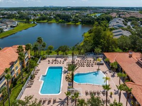 5451 Vineland Rd in Orlando, FL - Building Photo - Building Photo