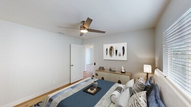 1127 E Balboa Blvd in Newport Beach, CA - Building Photo - Building Photo