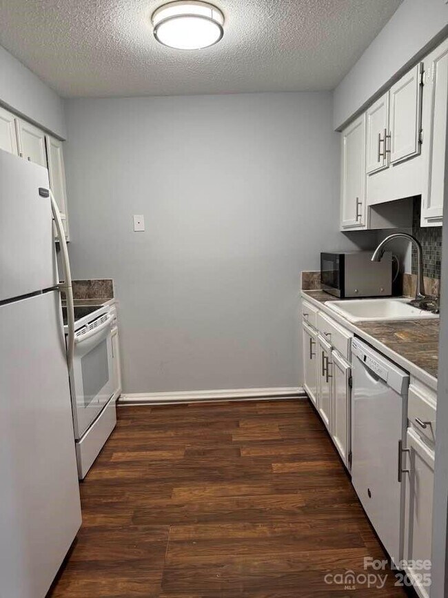 3139 Heathstead Place in Charlotte, NC - Building Photo - Building Photo