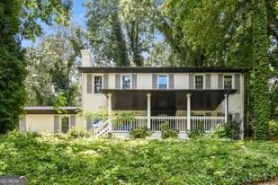 2730 Cedarbrook Dr in Marietta, GA - Building Photo