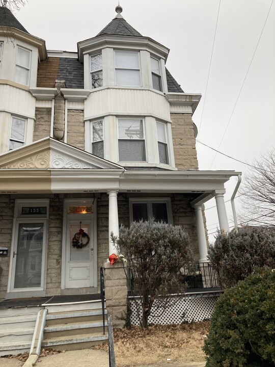 127 Spring St, Unit 2R in Reading, PA - Foto de edificio