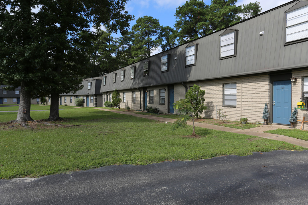 Falling Water Apartments in Lufkin, TX - Foto de edificio